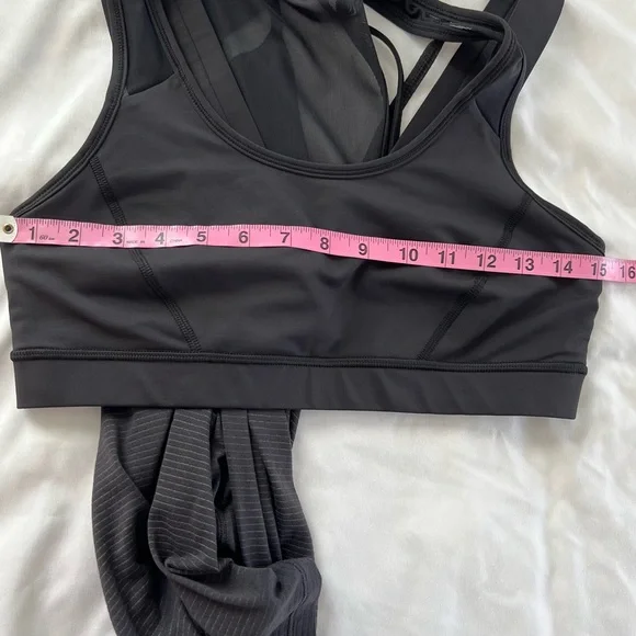 **SOLD***Lululemon Black Tough It Out Tank Sz 10 w/Attached Sports Bra - Picture 13 of 16